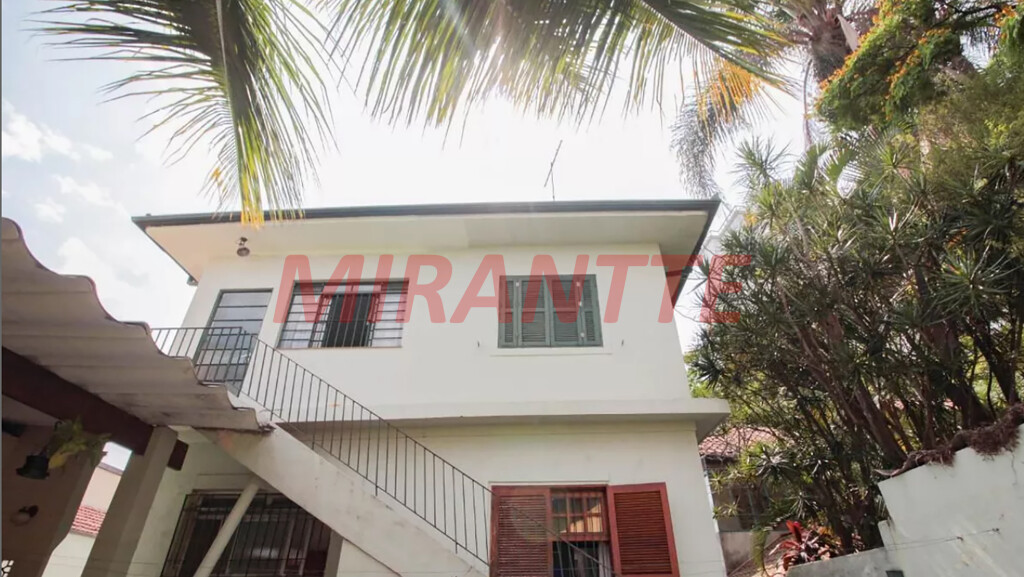 Sobrado de 360m² com 4 quartos em Água Fria