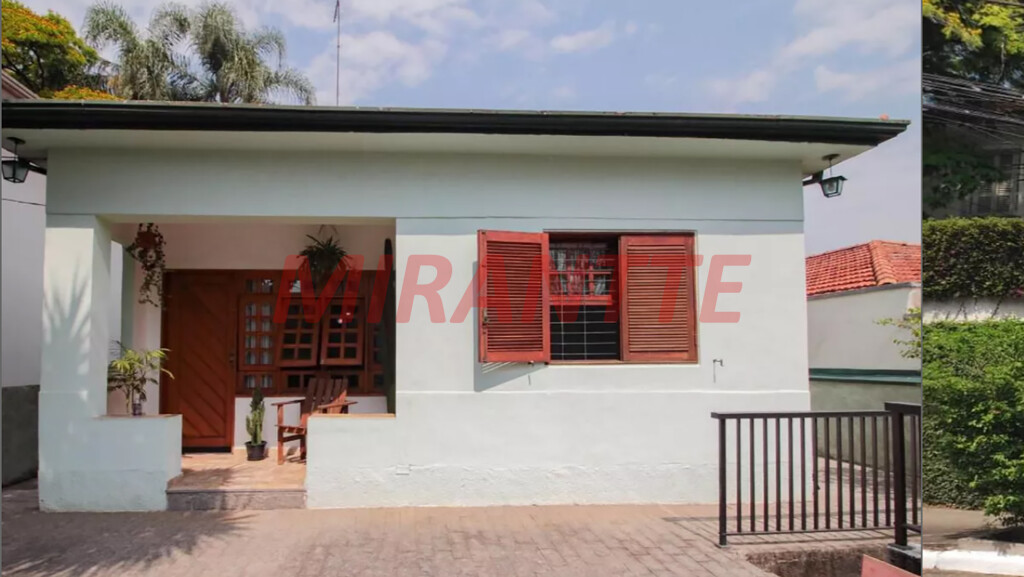 Sobrado de 360m² com 4 quartos em Água Fria
