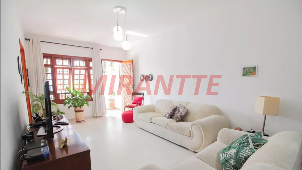 Sobrado de 360m² com 4 quartos em Água Fria