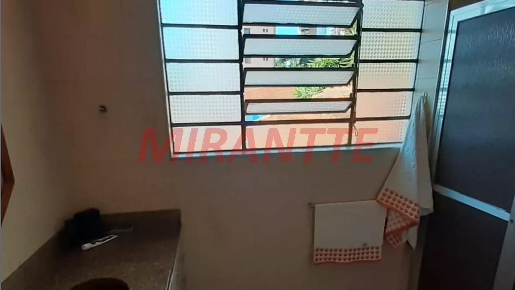 Sobrado de 360m² com 4 quartos em Água Fria