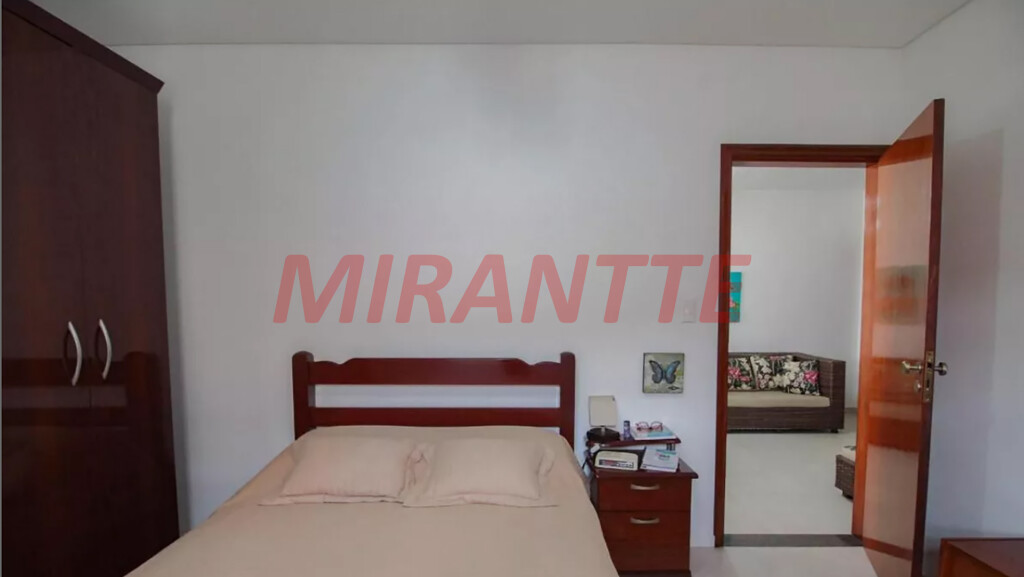 Sobrado de 360m² com 4 quartos em Água Fria