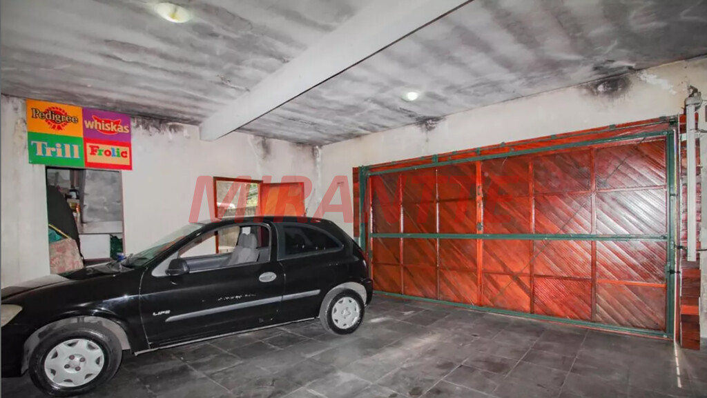 Sobrado de 360m² com 4 quartos em Água Fria