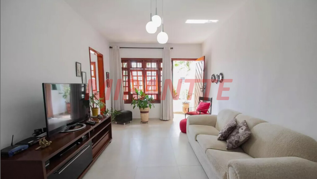 Sobrado de 360m² com 4 quartos em Água Fria