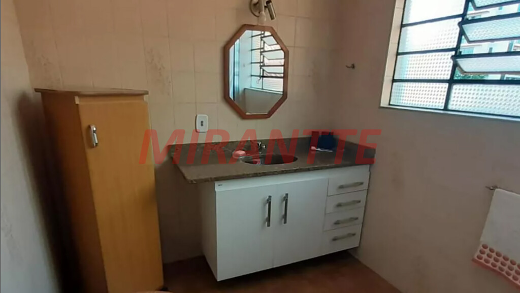 Sobrado de 360m² com 4 quartos em Água Fria