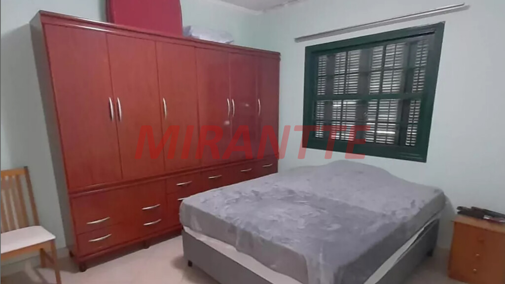 Sobrado de 360m² com 4 quartos em Água Fria