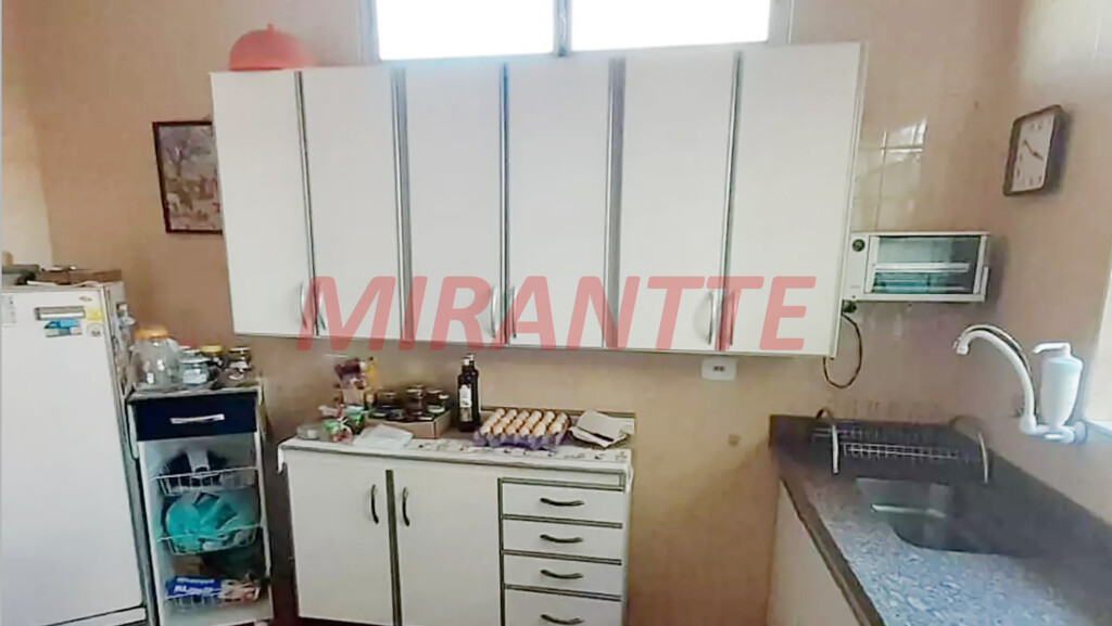 Sobrado de 360m² com 4 quartos em Água Fria