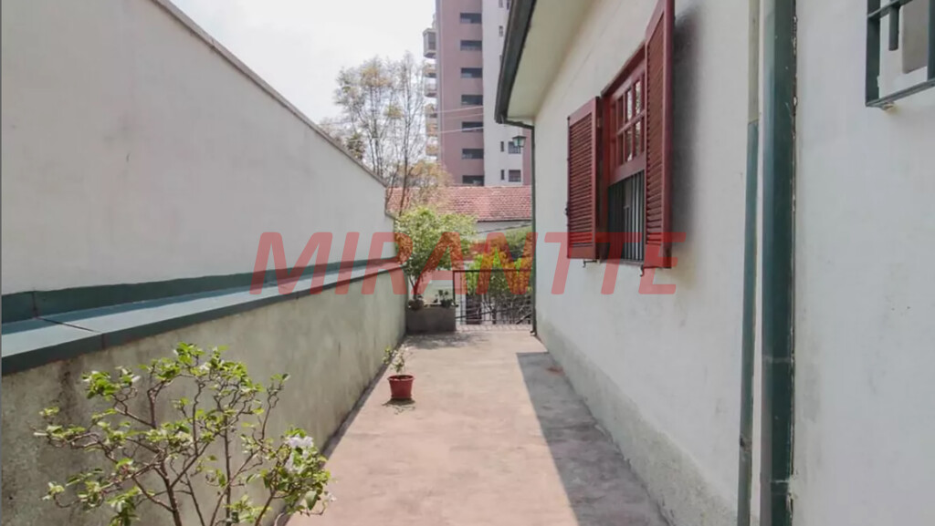 Sobrado de 360m² com 4 quartos em Água Fria