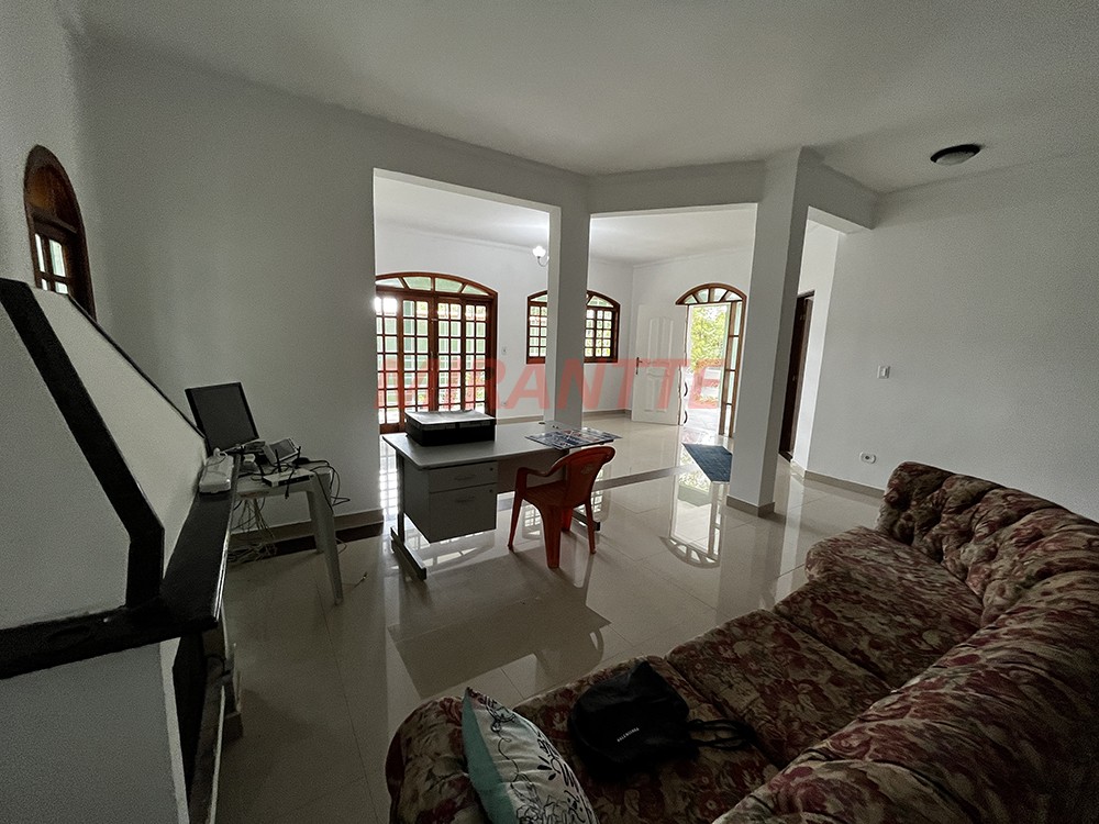 Sobrado de 371m² com 4 quartos em Jardim Samambaia – Mairiporã