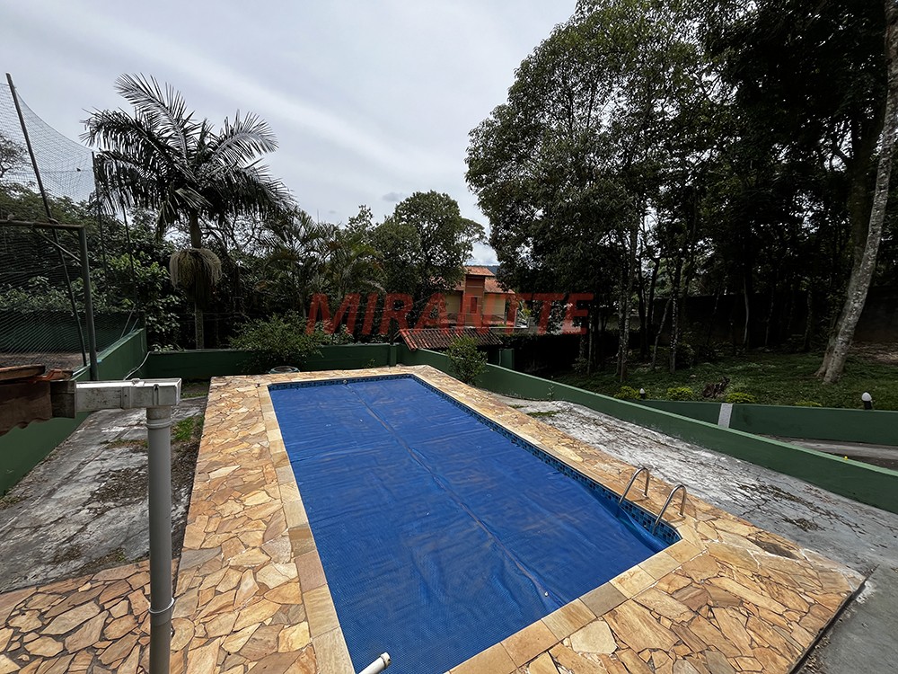 Sobrado de 371m² com 4 quartos em Jardim Samambaia – Mairiporã