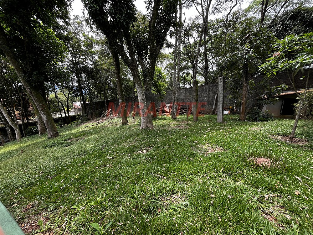 Sobrado de 371m² com 4 quartos em Jardim Samambaia – Mairiporã