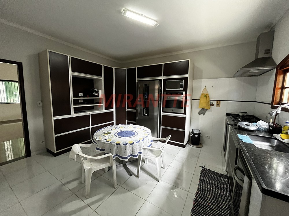 Sobrado de 371m² com 4 quartos em Jardim Samambaia – Mairiporã