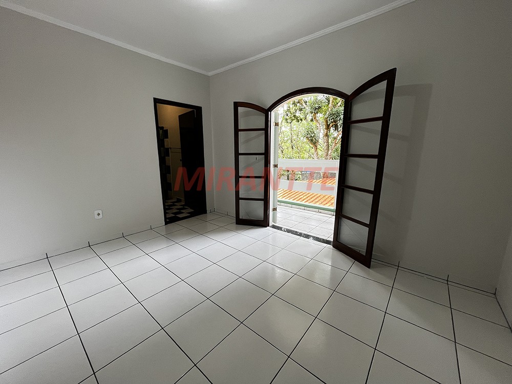 Sobrado de 371m² com 4 quartos em Jardim Samambaia – Mairiporã