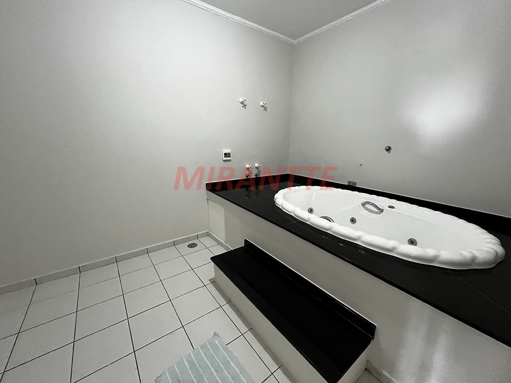 Sobrado de 371m² com 4 quartos em Jardim Samambaia – Mairiporã