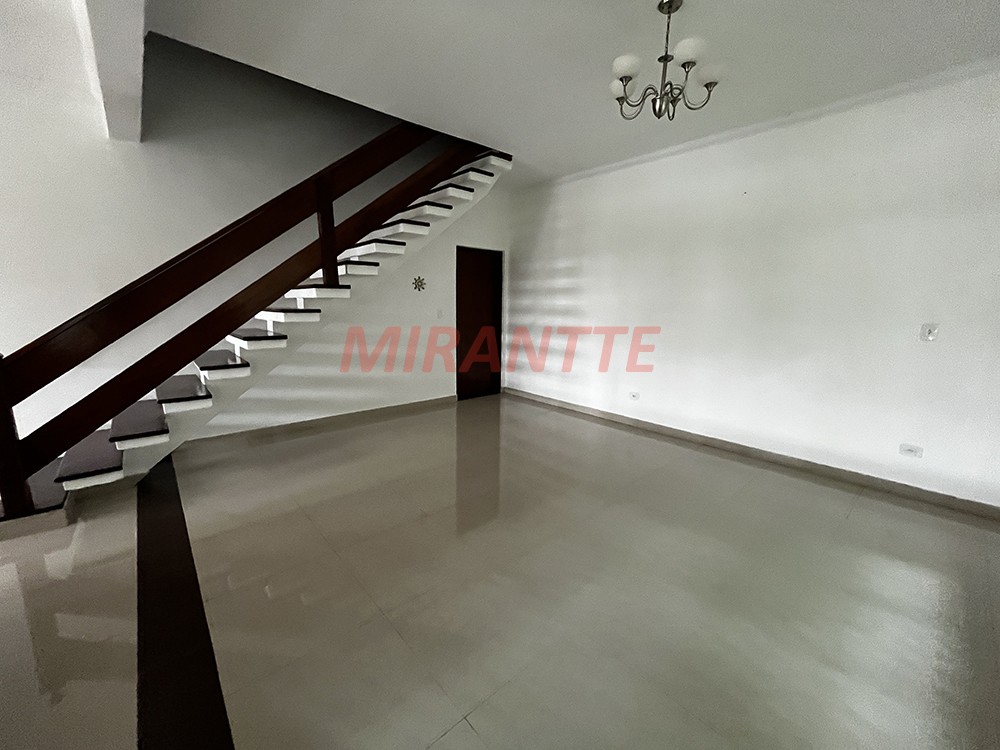 Sobrado de 371m² com 4 quartos em Jardim Samambaia – Mairiporã