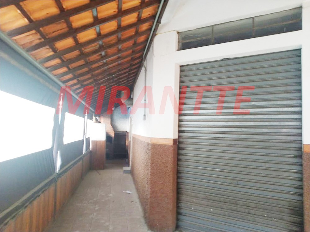 Comercial de 300m² em Limão