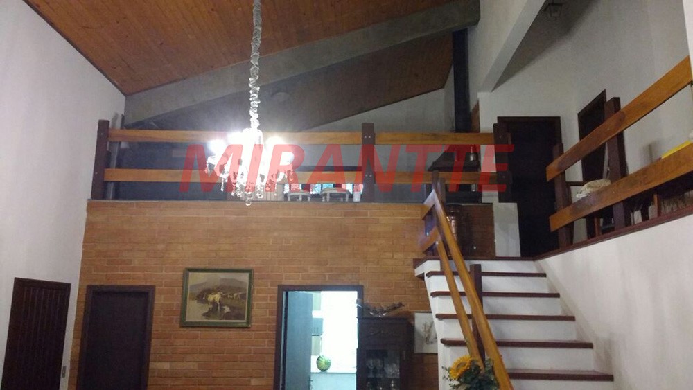 Sobrado de 260m² com 3 quartos em Serra da Cantareira