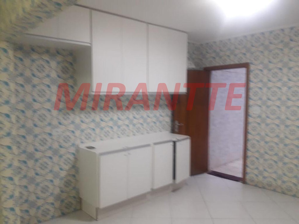 Sobrado de 211m² com 3 quartos em Água Fria