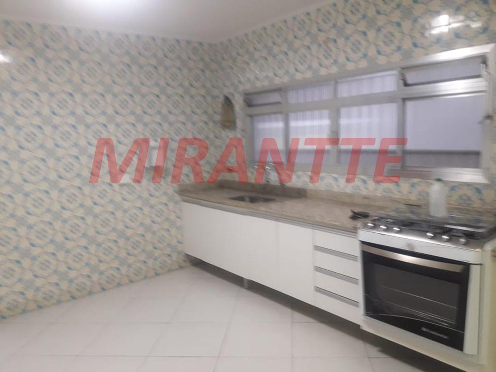 Sobrado de 211m² com 3 quartos em Água Fria