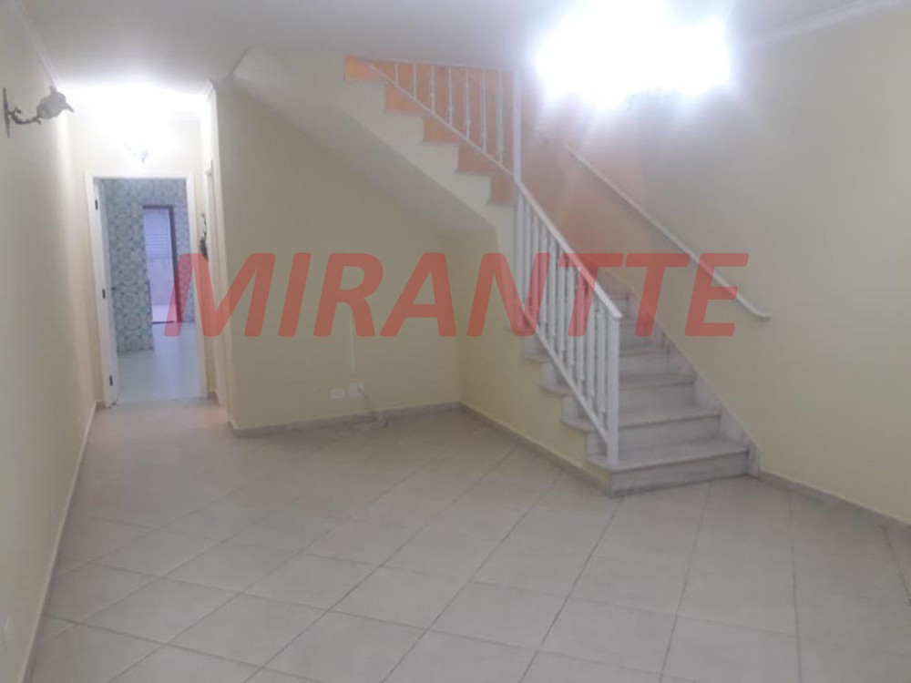 Sobrado de 211m² com 3 quartos em Água Fria