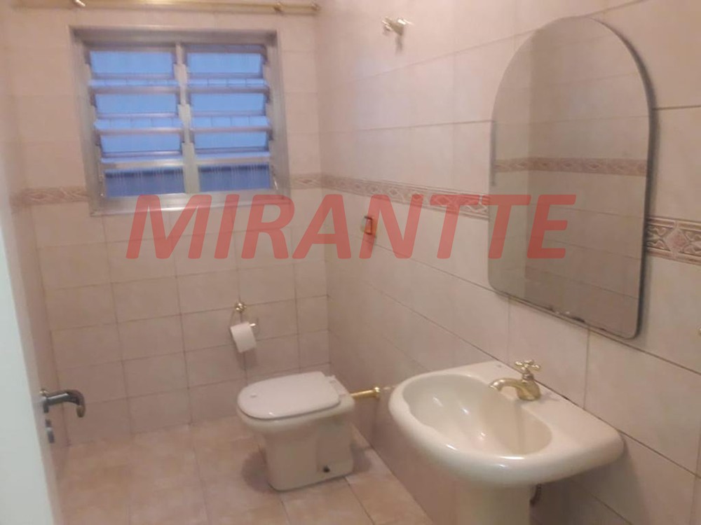 Sobrado de 211m² com 3 quartos em Água Fria