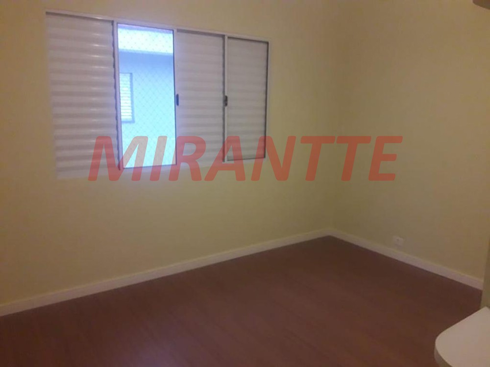 Sobrado de 211m² com 3 quartos em Água Fria