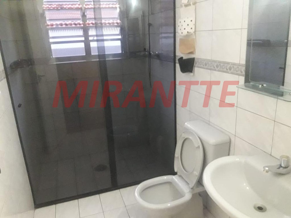 Sobrado de 211m² com 3 quartos em Água Fria