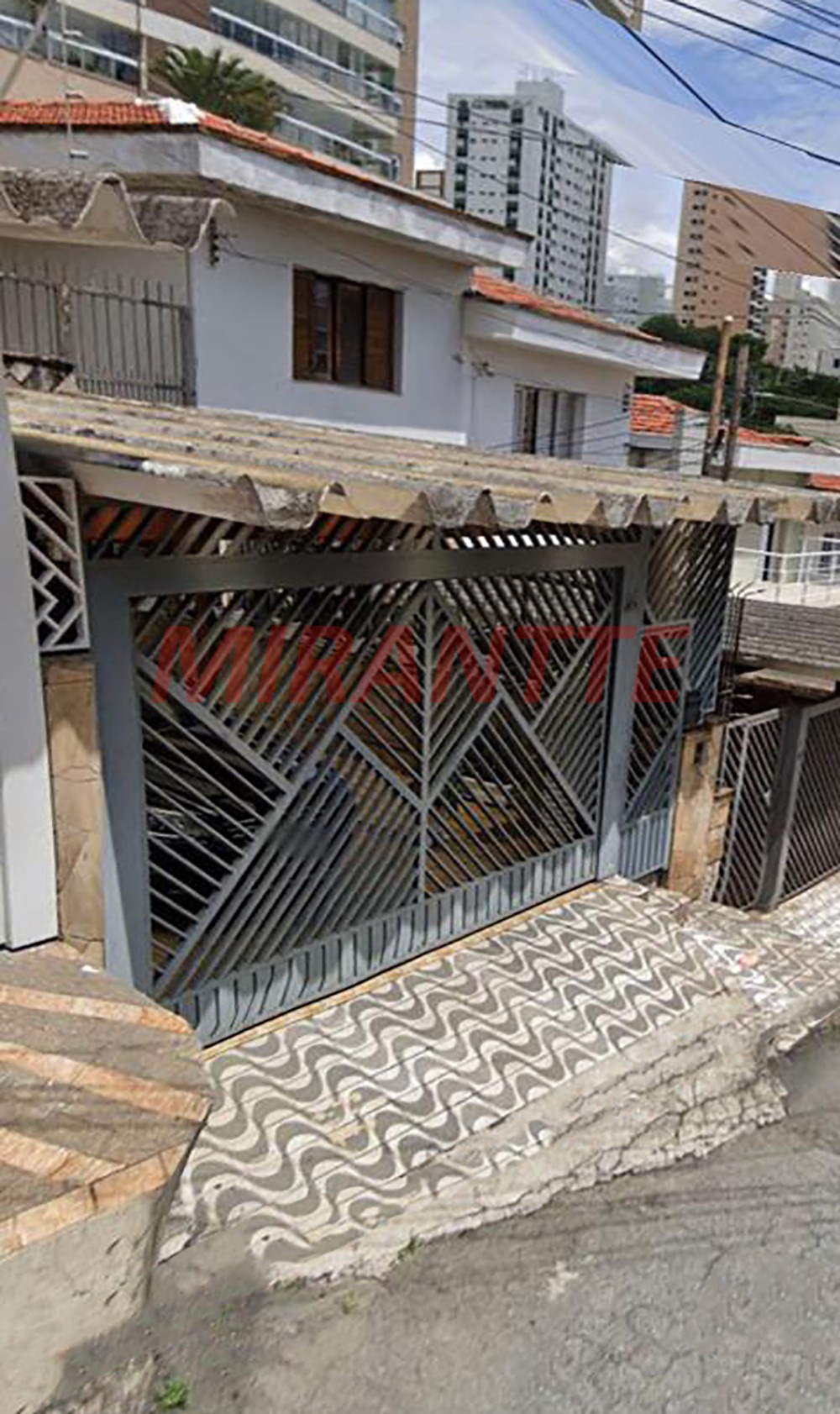 Sobrado de 211m² com 3 quartos em Água Fria