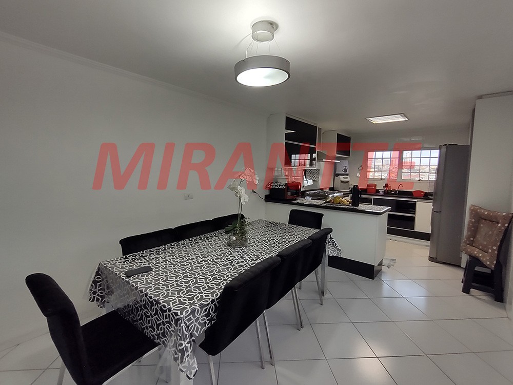 Sobrado de 300m² com 3 quartos em Vila Aurora