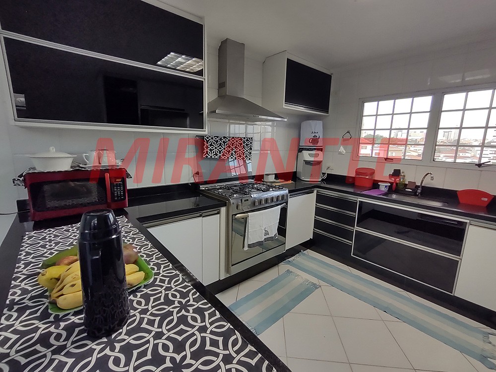 Sobrado de 300m² com 3 quartos em Vila Aurora