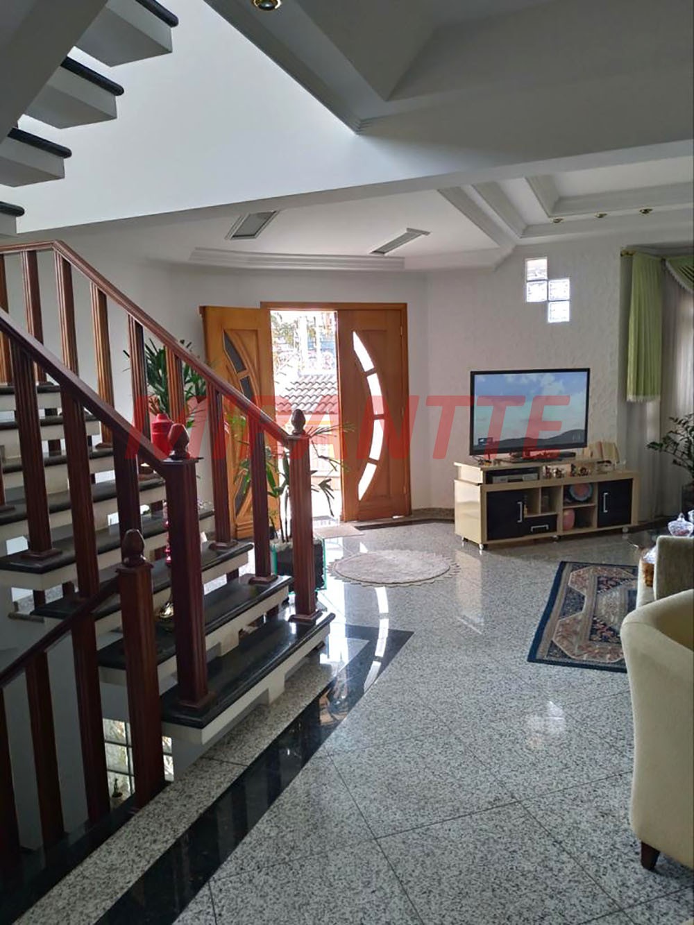 Sobrado de 366m² com 4 quartos em Vila Galvão