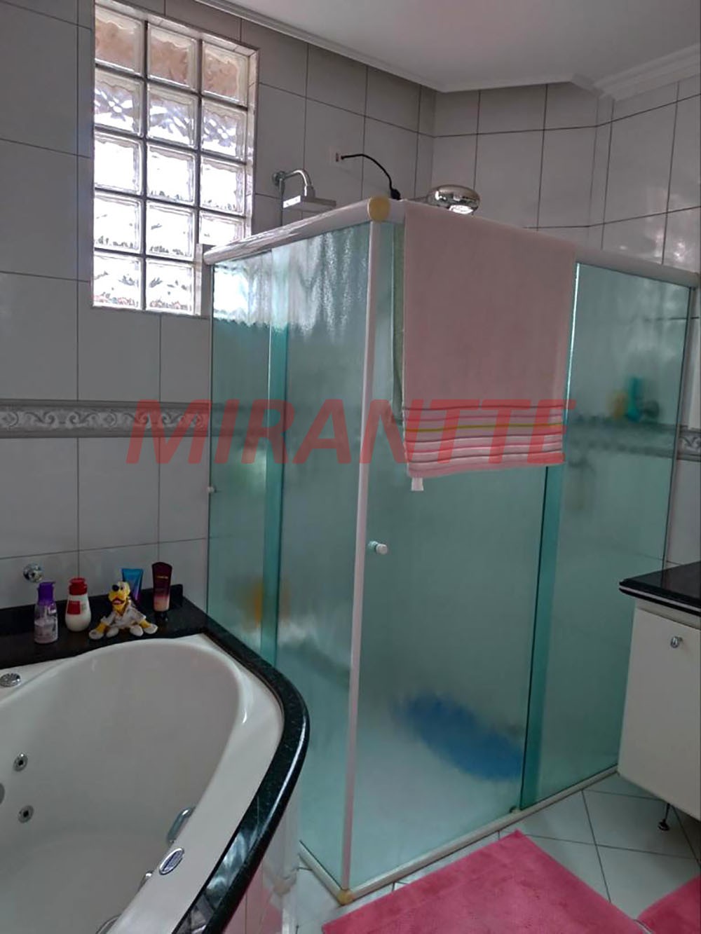 Sobrado de 366m² com 4 quartos em Vila Galvão