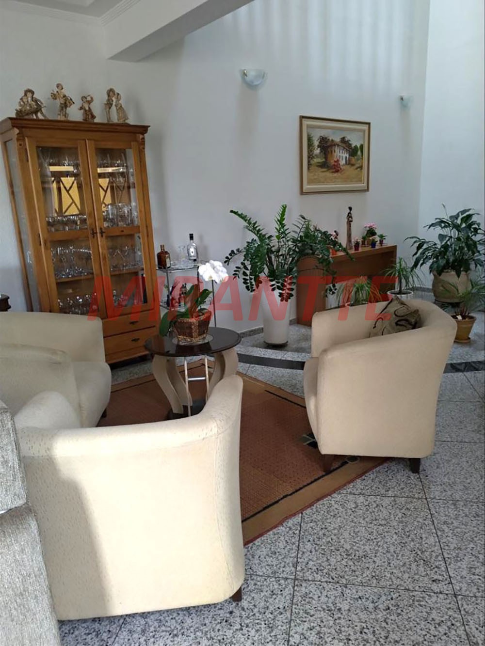 Sobrado de 366m² com 4 quartos em Vila Galvão