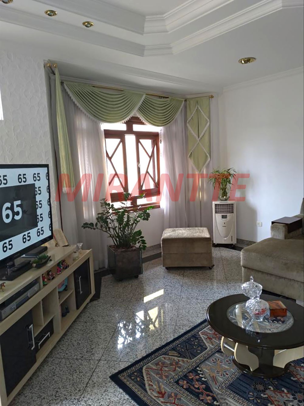 Sobrado de 366m² com 4 quartos em Vila Galvão