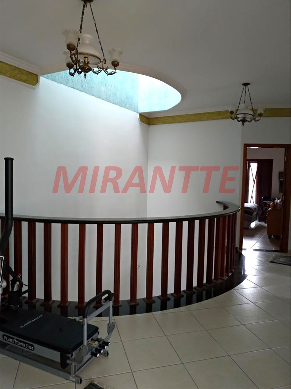 Sobrado de 366m² com 4 quartos em Vila Galvão