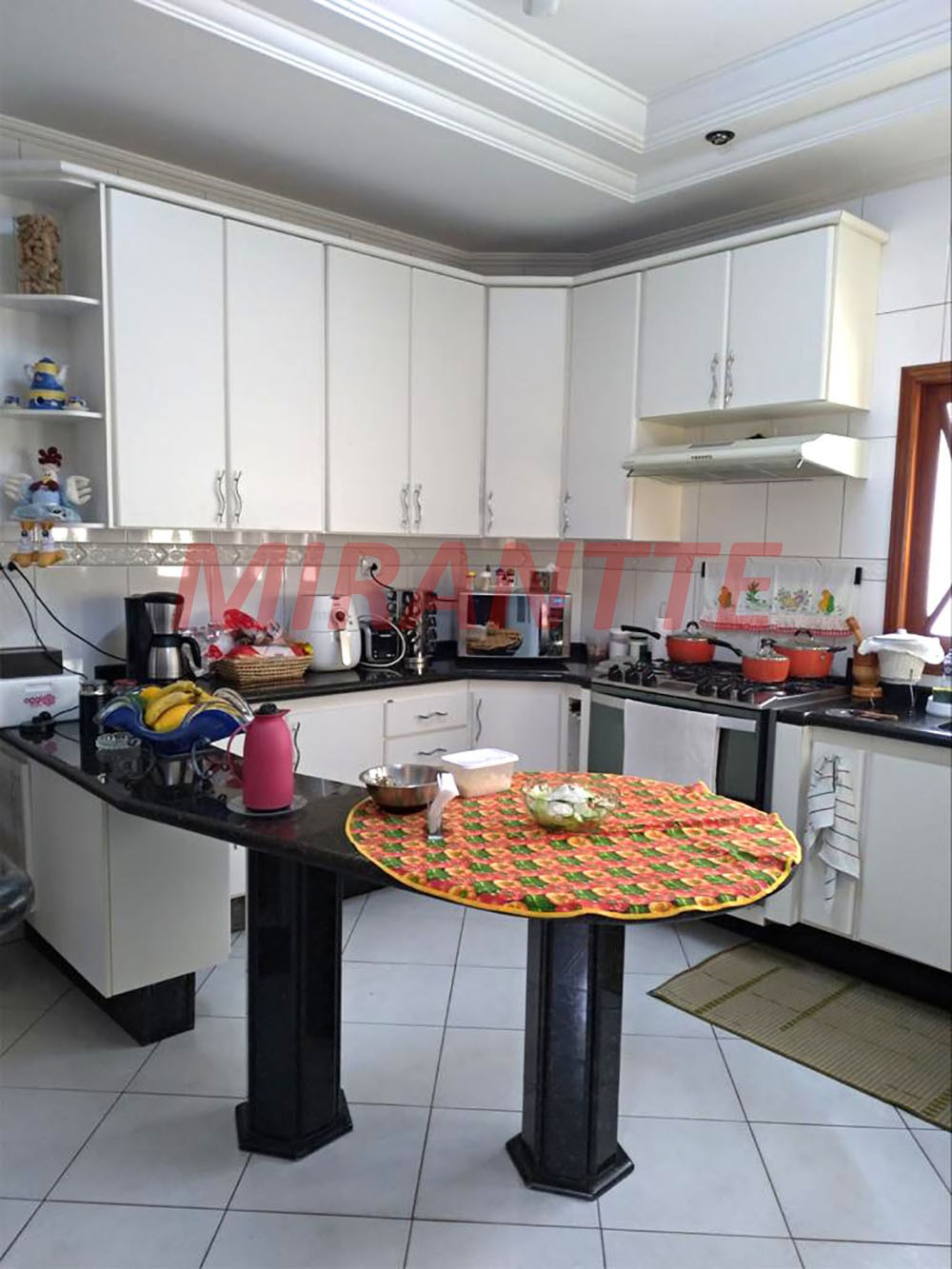 Sobrado de 366m² com 4 quartos em Vila Galvão