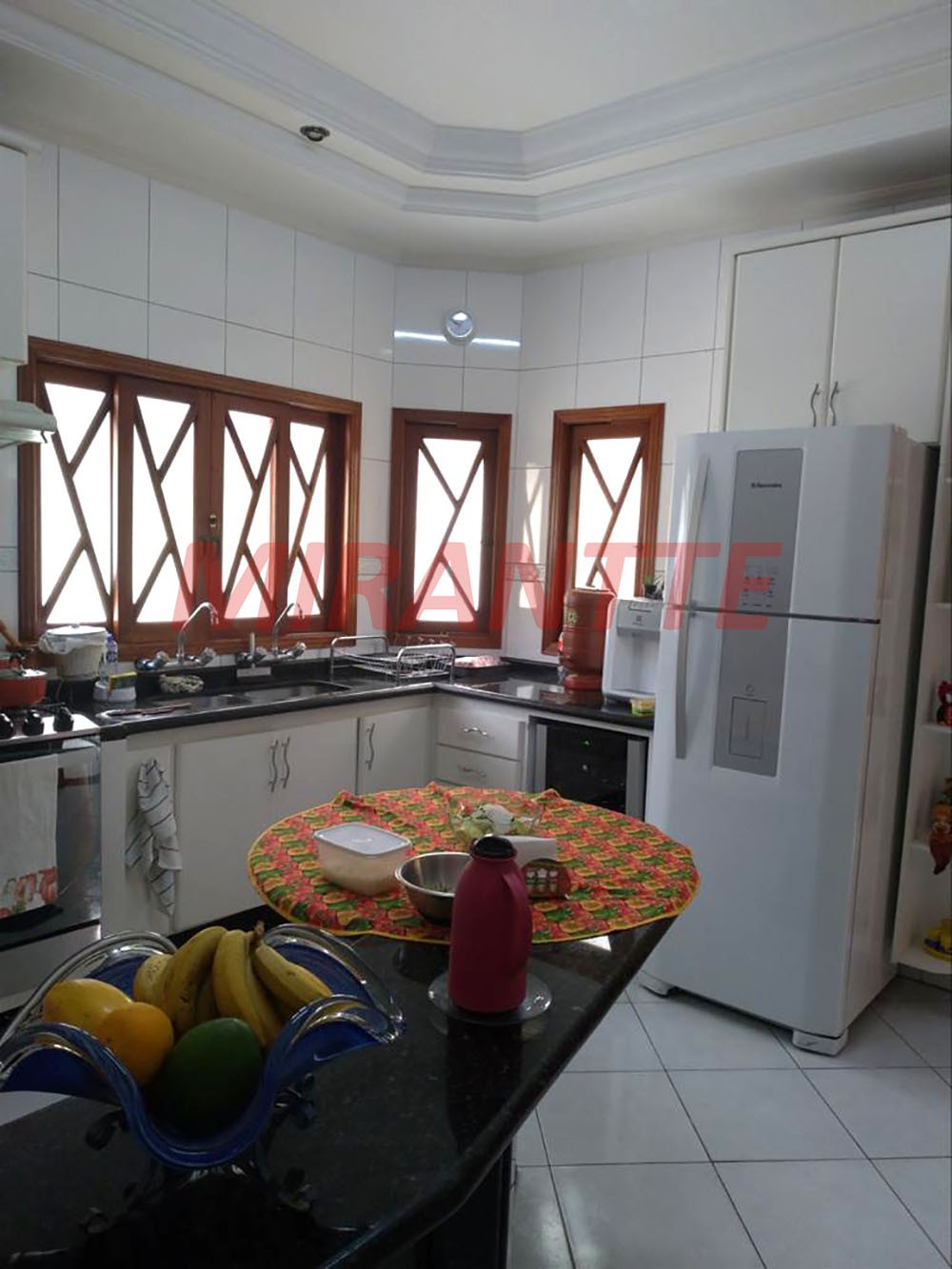 Sobrado de 366m² com 4 quartos em Vila Galvão