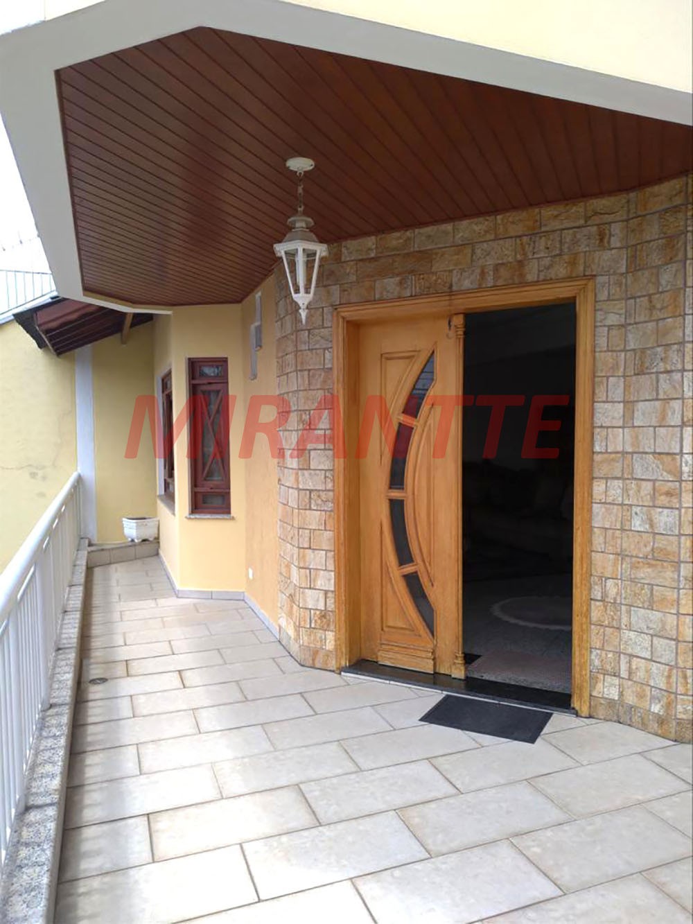 Sobrado de 366m² com 4 quartos em Vila Galvão