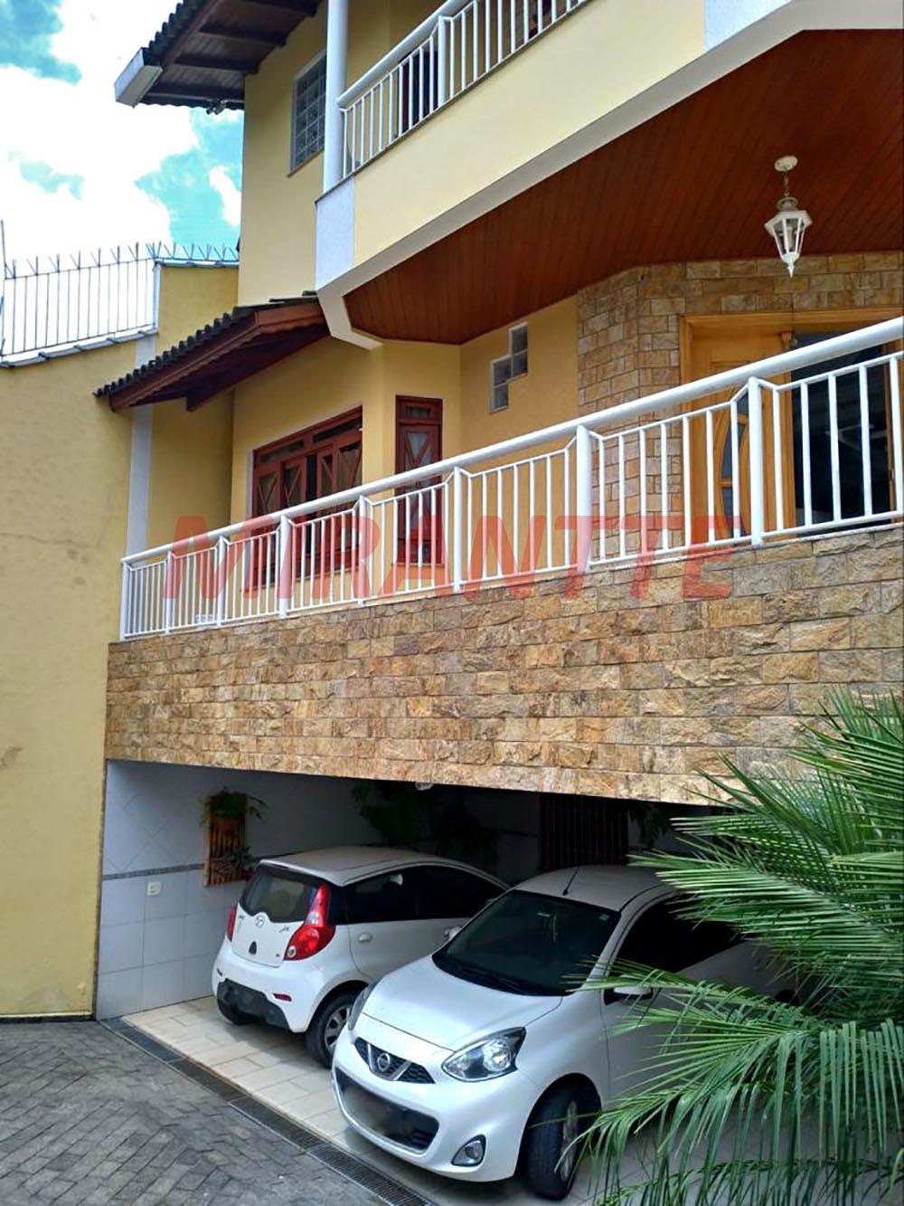 Sobrado de 366m² com 4 quartos em Vila Galvão