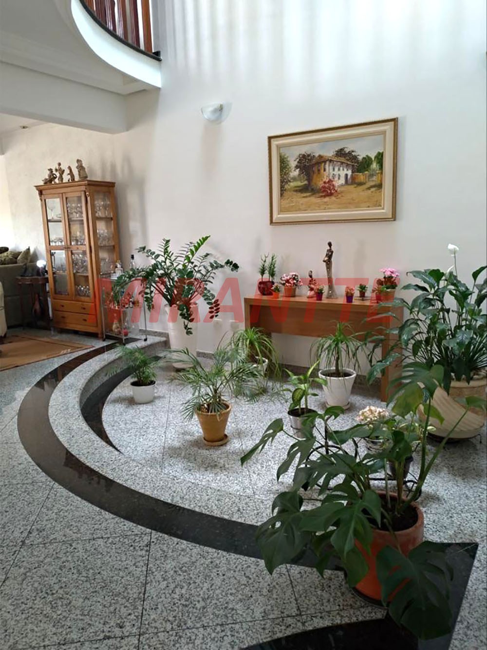 Sobrado de 366m² com 4 quartos em Vila Galvão