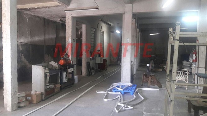 Comercial de 660m² em Santana