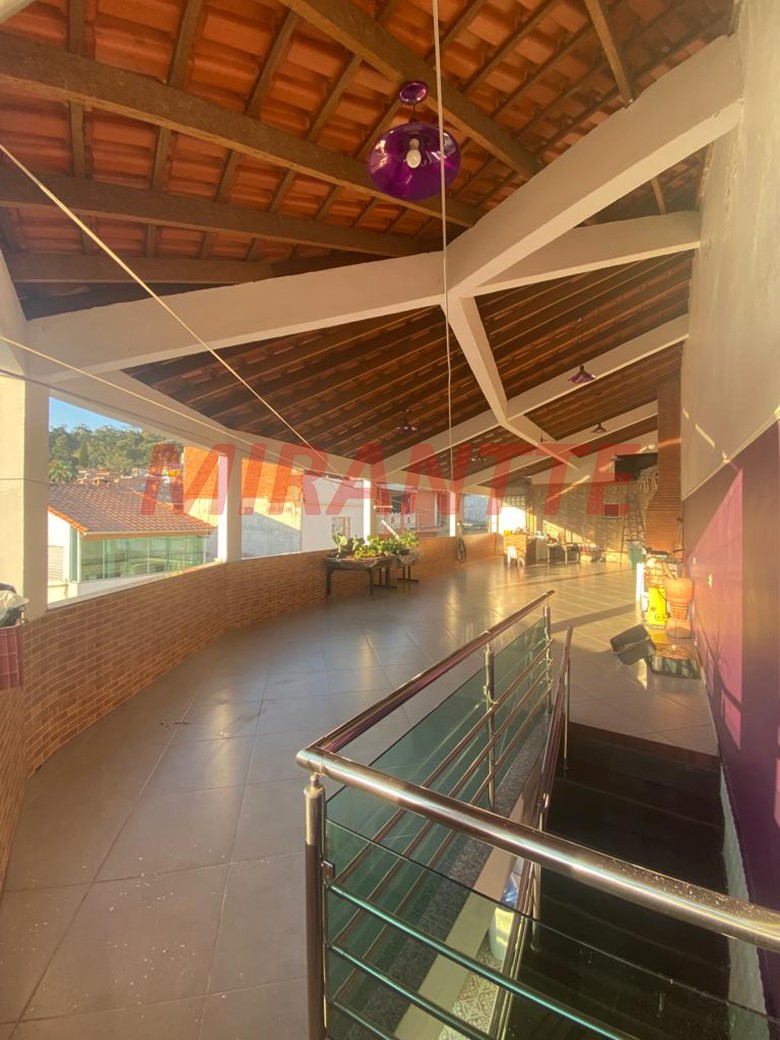 Sobrado de 450m² com 4 quartos em Tremembe