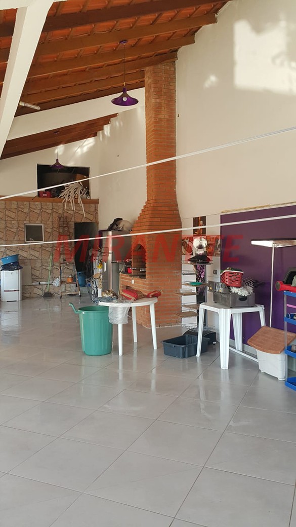 Sobrado de 450m² com 4 quartos em Tremembe