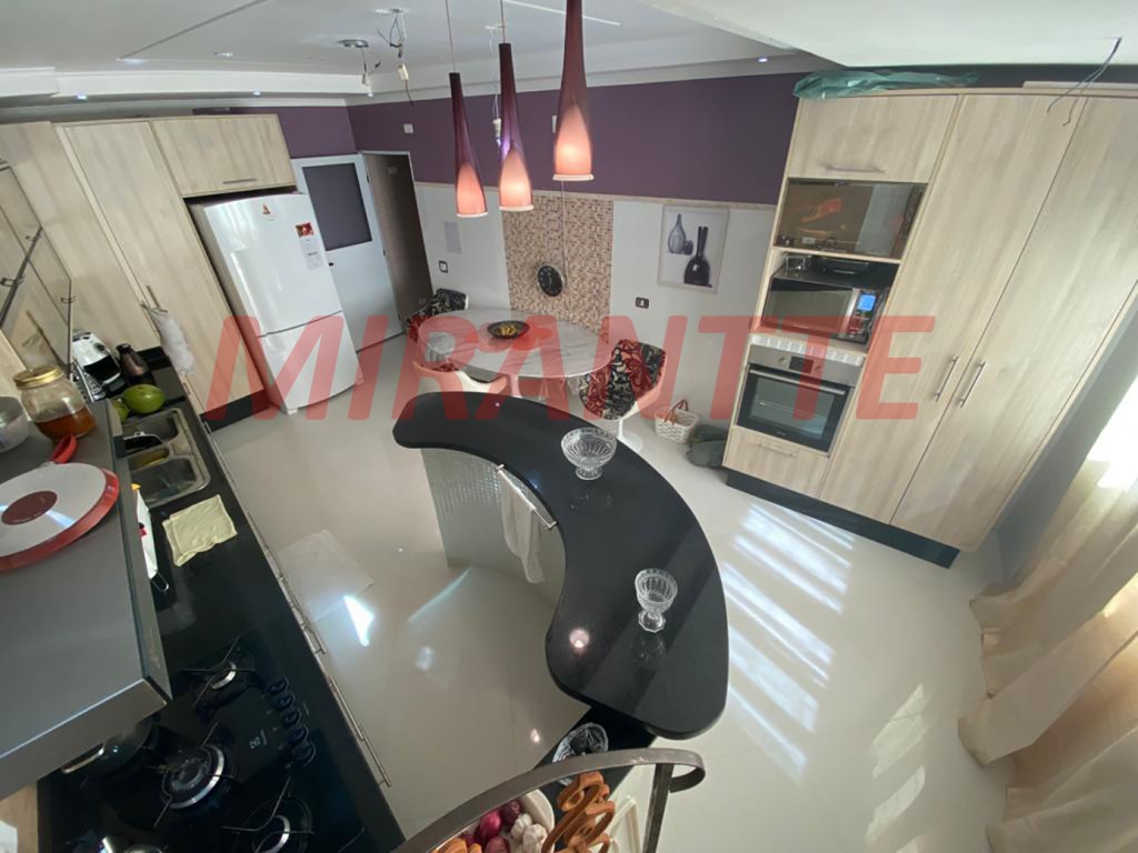 Sobrado de 450m² com 4 quartos em Tremembe