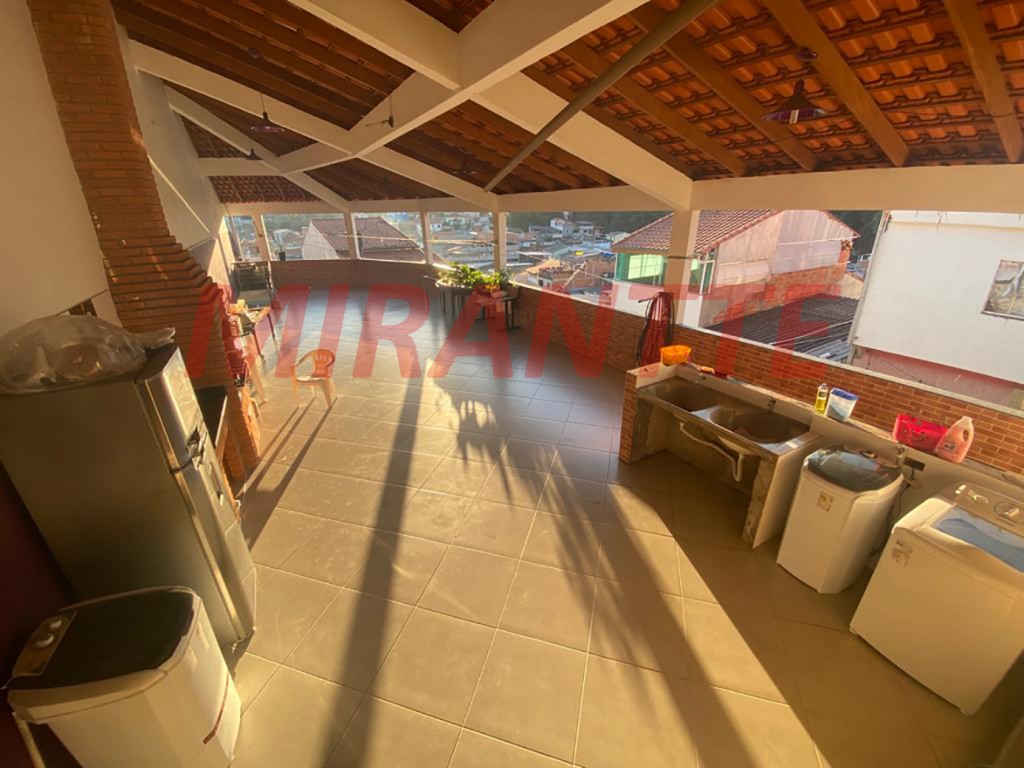 Sobrado de 450m² com 4 quartos em Tremembe