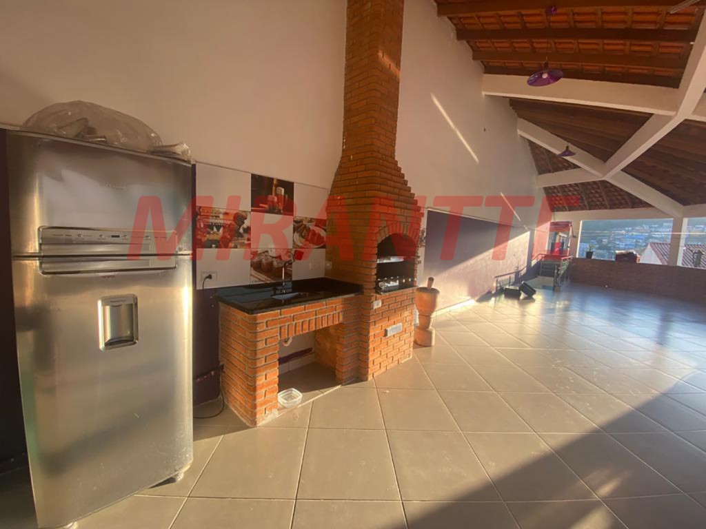 Sobrado de 450m² com 4 quartos em Tremembe