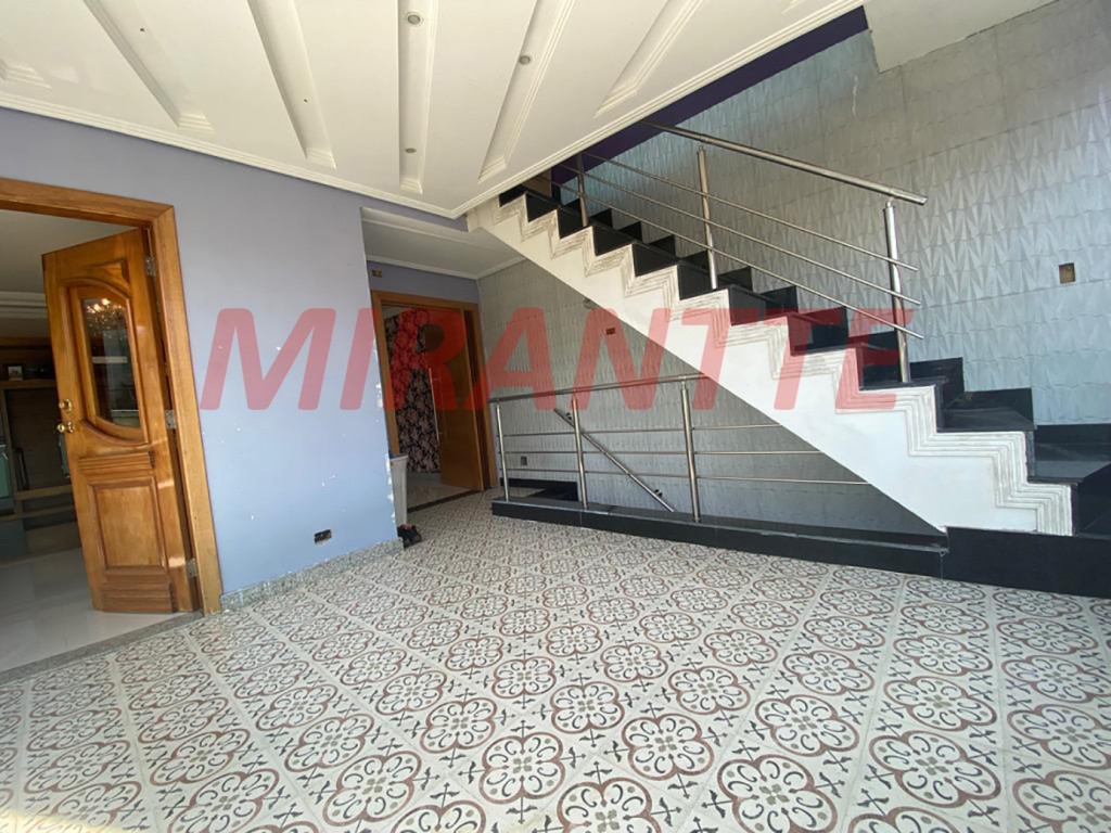 Sobrado de 450m² com 4 quartos em Tremembe