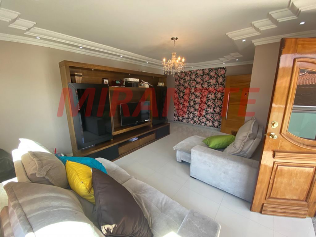 Sobrado de 450m² com 4 quartos em Tremembe