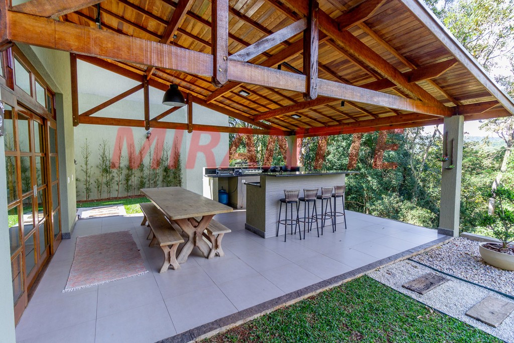Sobrado de 450m² com 3 quartos em Serra Da Cantareira