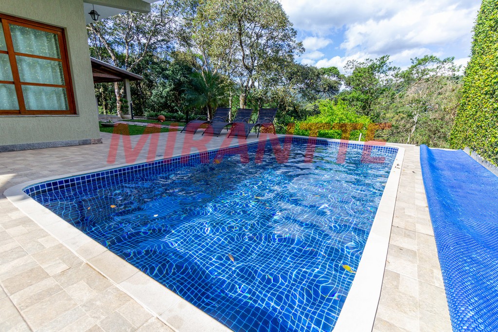 Sobrado de 450m² com 3 quartos em Serra Da Cantareira