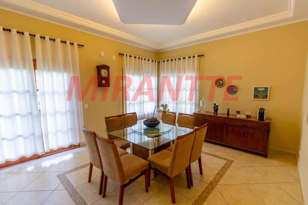 Sobrado de 450m² com 3 quartos em Serra Da Cantareira